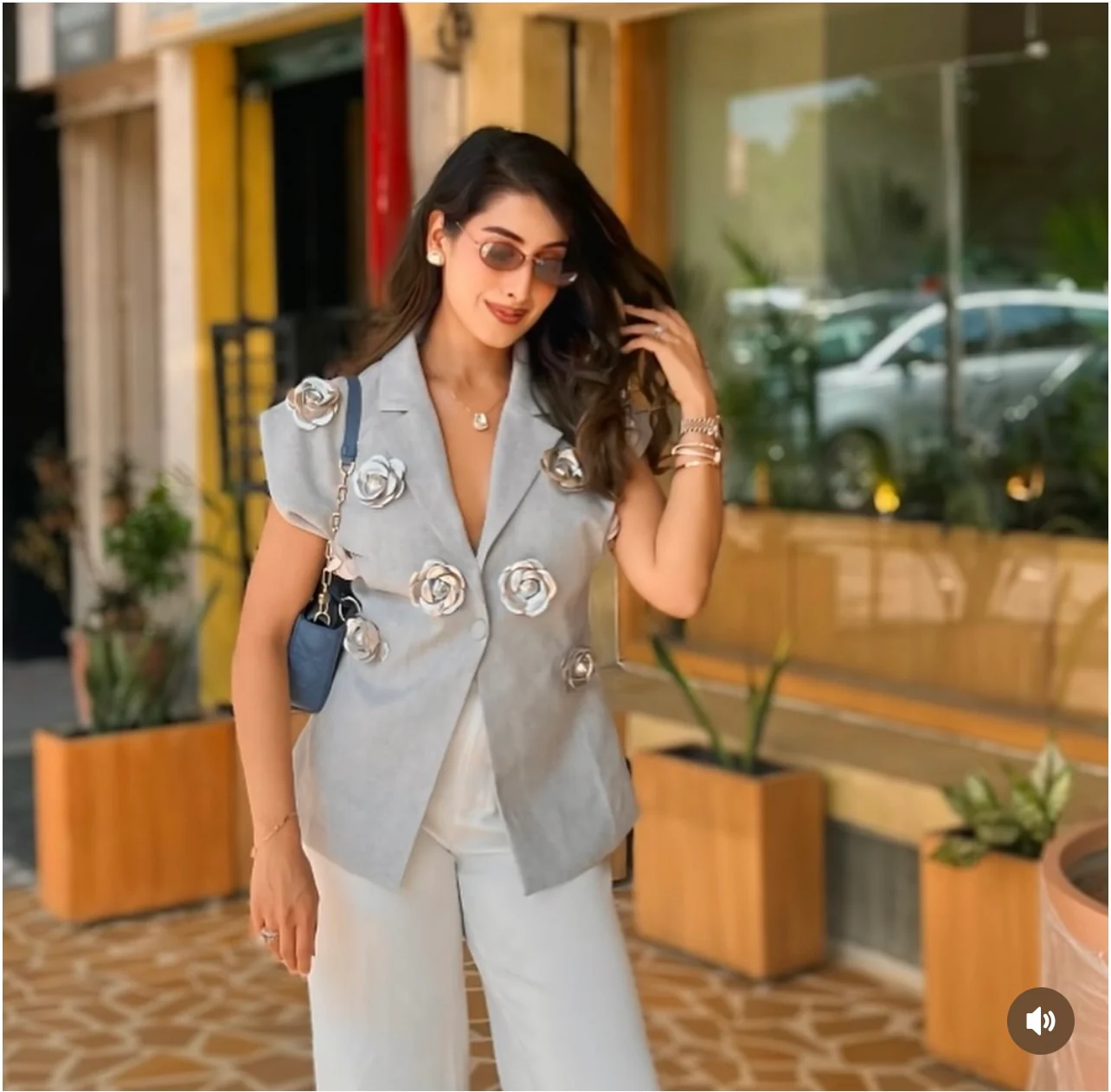 3d flower embellished blazer - Image 5