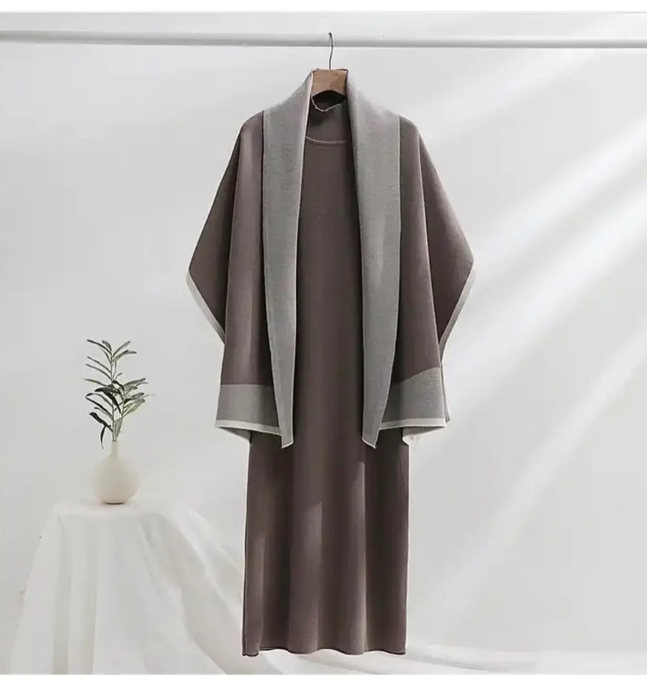 Ava Statement Dress With Stole - Image 4