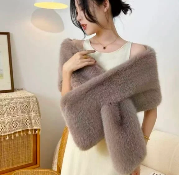 Crimson Elan Fur Wrap - Image 3