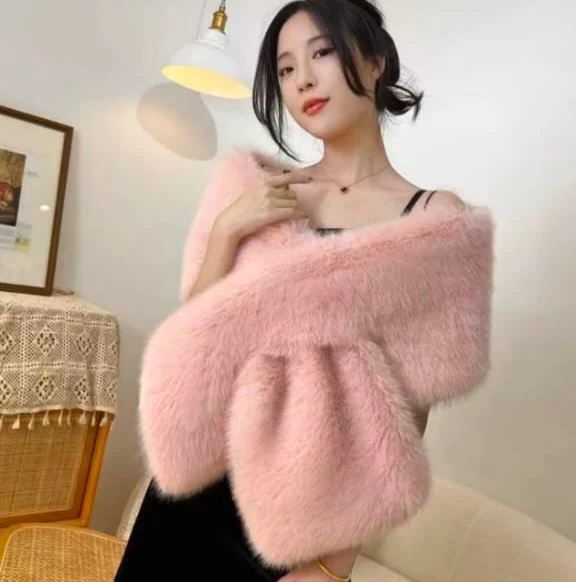 Crimson Elan Fur Wrap - Image 4