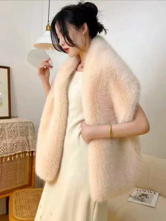 Crimson Elan Fur Wrap - Image 7