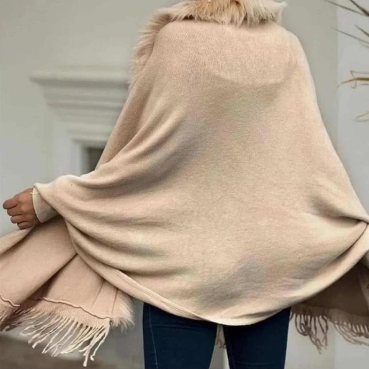 Faux fur shawl - Image 4