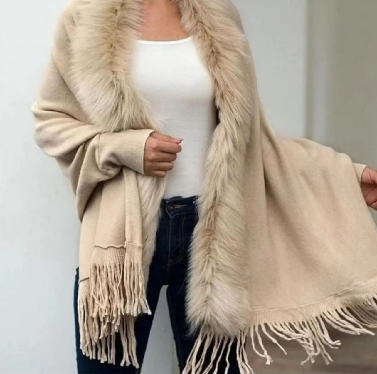 Faux fur shawl - Image 6