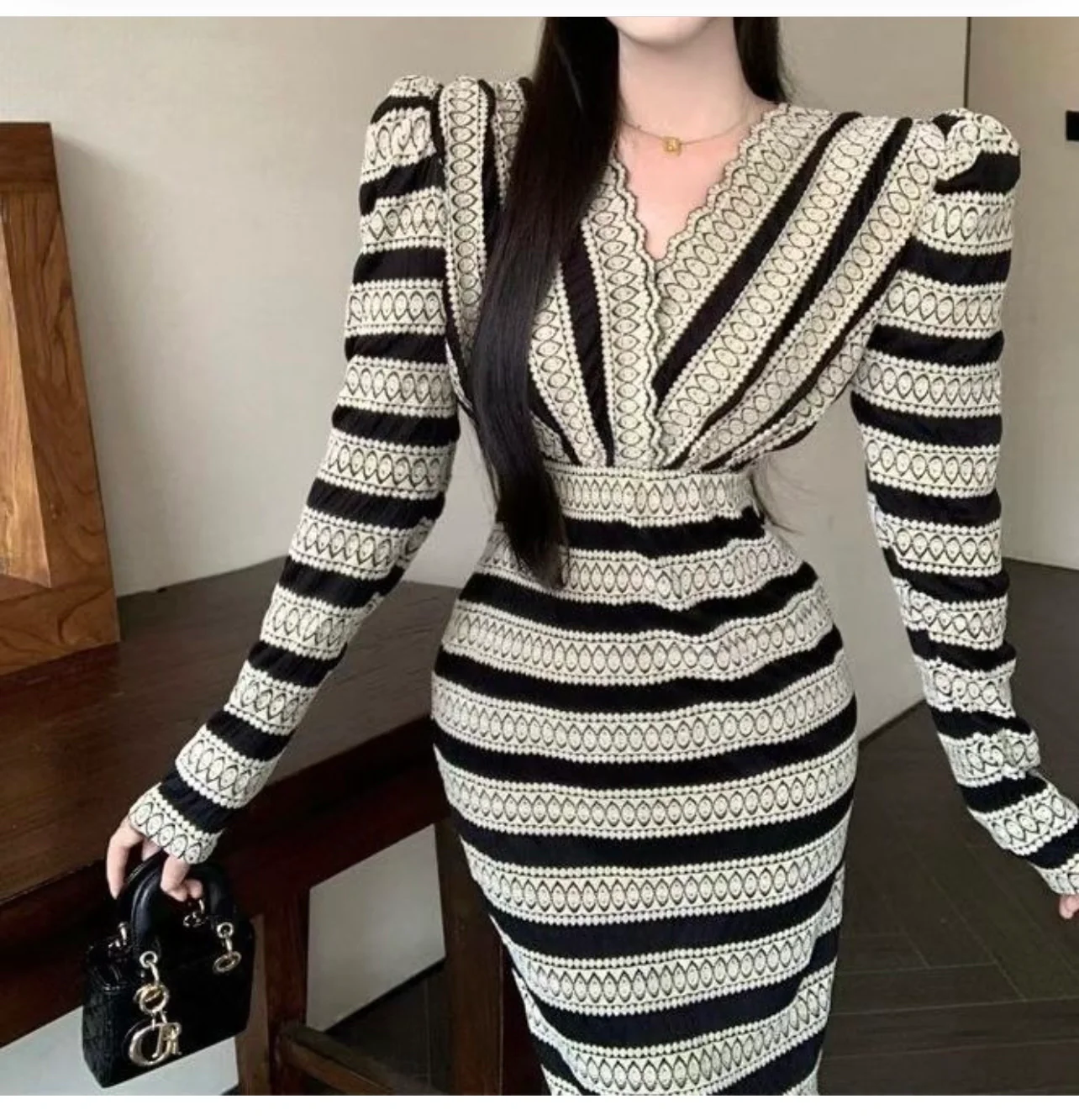 Lille Elegant Dress - Image 3