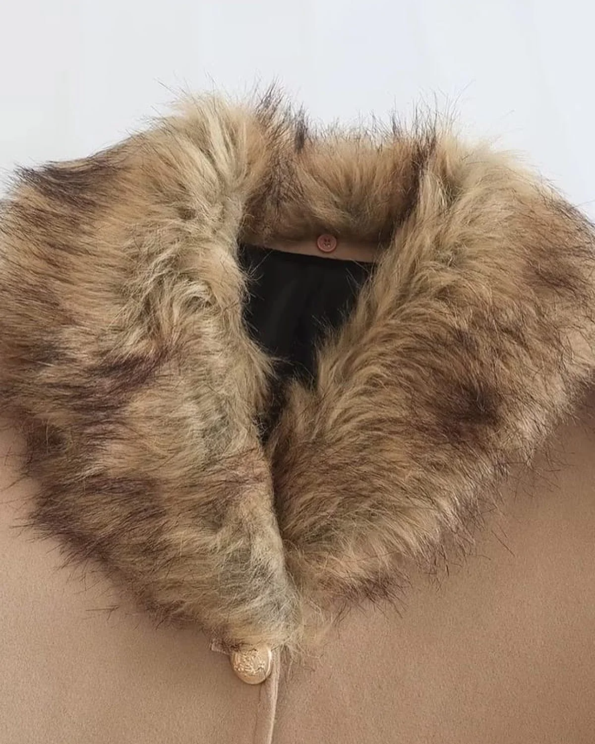 Luxury Coat With Detachable Faux Fur - Image 6