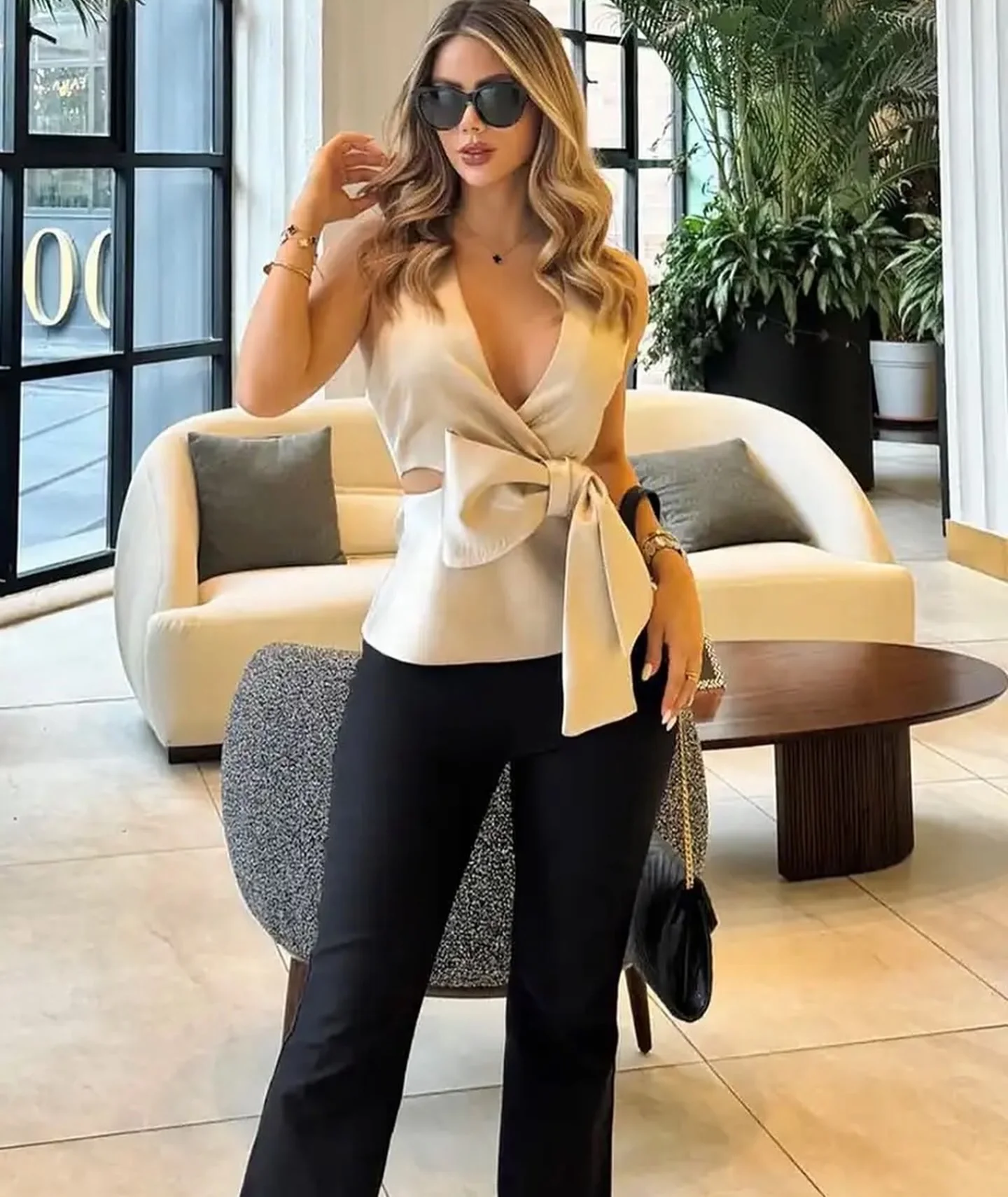 V neck sleeveless top - Image 3